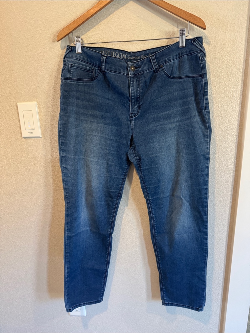 Signature Studio Blue Stretch Jeggings with Subtle Fade